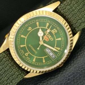 VINTAGE SEIKO 5 AUTOMATIC REFURBISHED JAPAN MENS GREEN DIAL WATCH a443520-4